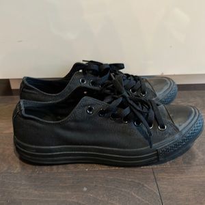 Converse all black low